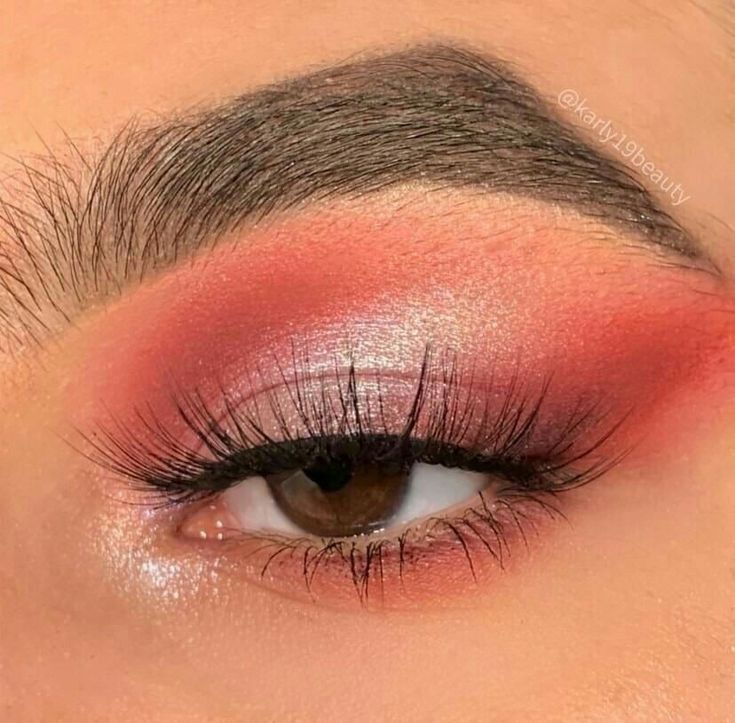 Makeup Quotes Inspirational, Coral Eye Makeup, Red Eyeshadow Makeup, Red Eyeshadow Look, Rosa Make-up, Hoco Makeup Looks, Fantasy Make-up, Make Up Designs, Pink Eyeshadow Look