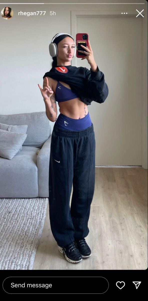 Gym Outfit Sweats, Baggy Gym Fits For Women, Track Outfits Aesthetic, Gym Winter Outfits, Gym Girlies Aesthetic Outfits, Gym Sweatpants Outfit, Sport Aesthetic Outfit, Gym Girlies Aesthetic Vision Board, Winter Gym Fits