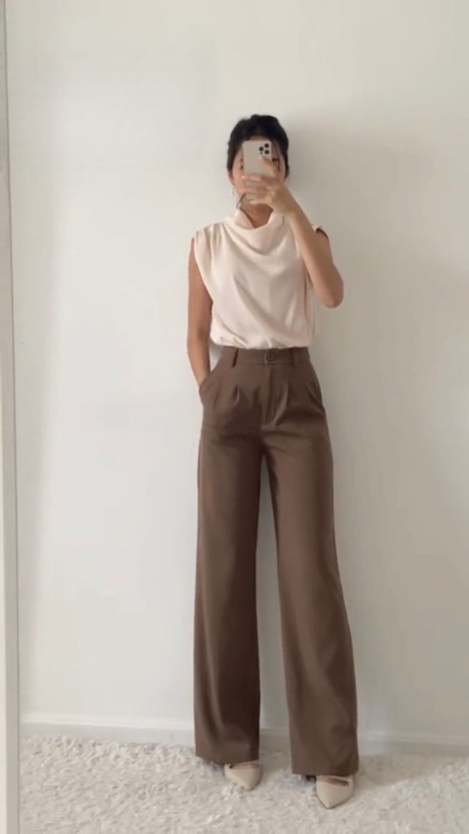 tiktok: fitsandbits Corprate Girl Outfit, Law Women Outfit, Professional Aesthetic Outfit, Smart Wear Women, Aesthetic Work Outfits Women, Cool Girl Business Casual, Business Professional Aesthetic, Law Outfits Women Aesthetic, Professional Outfit Women