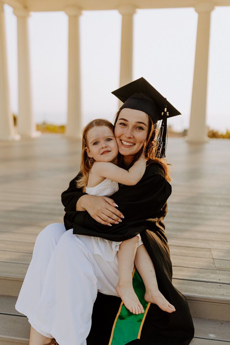 Graduation Pictures With Son, Nursing School Graduation Outfit, Mom And Baby Graduation Pictures, Mom And Daughter Graduation Pictures, Graduation Poses With Family, Mom Graduation Pictures With Kids, Family Graduation Photoshoot, Graduation Pictures With Family, Graduate Pictures