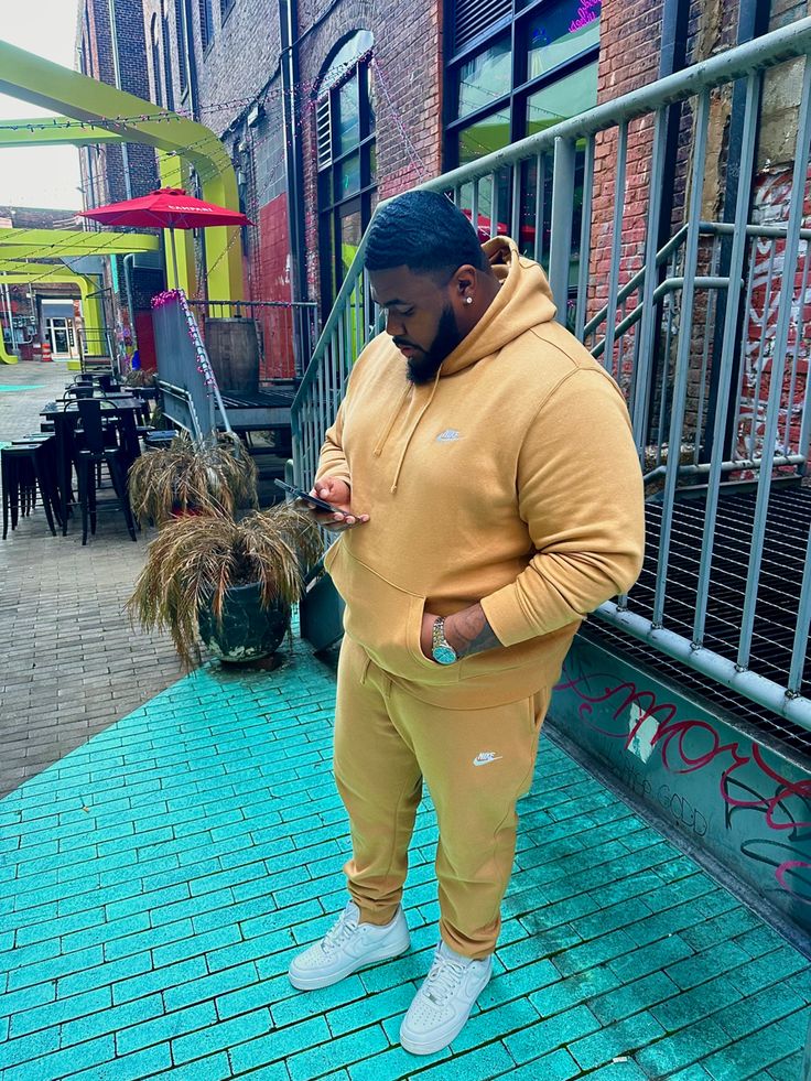 Plus size model Thick Black Men, Kareem Campbell, Big Tall Men Fashion, Tall Black Men, Nike Suit, Nike Jogging Suits, Tall Men Fashion, Big And Tall Style, Tall Men Clothing