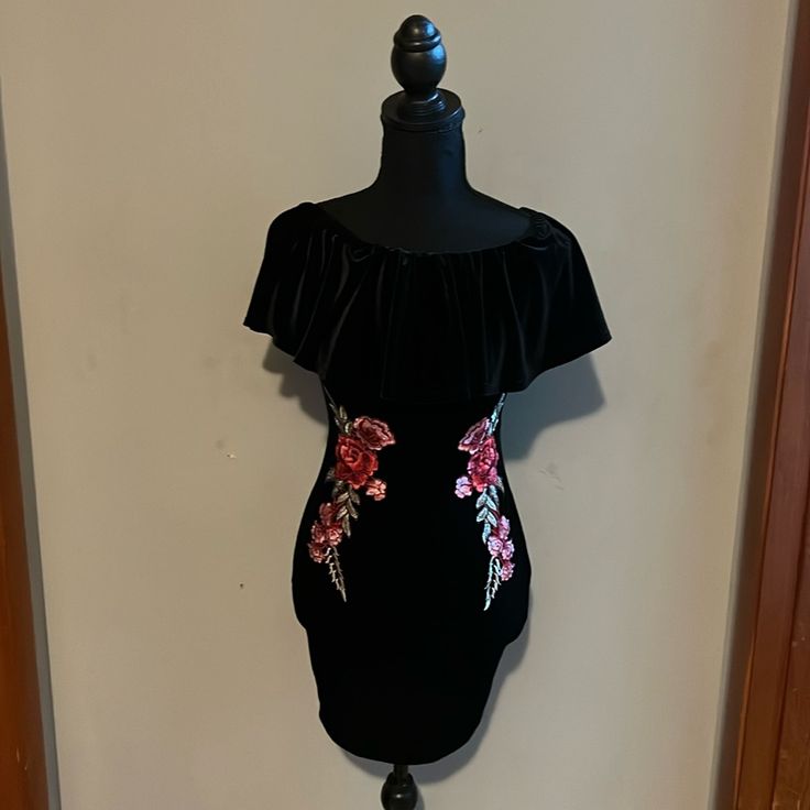 This Black Fashion Nova Dress Is In Very Good Conditions And Is Very Beautiful And Elegant Fitted Black Mini Dress With Floral Embroidery, Black Floral Print Mini Dress For Evening, Black Mini Dress With Floral Embroidery For Party, Black Floral Embroidered Mini Dress For Party, Flower Print Fashion, Flower Prints Fashion, Fashion Nova Dress, Fashion Nova Dresses, Black Flower