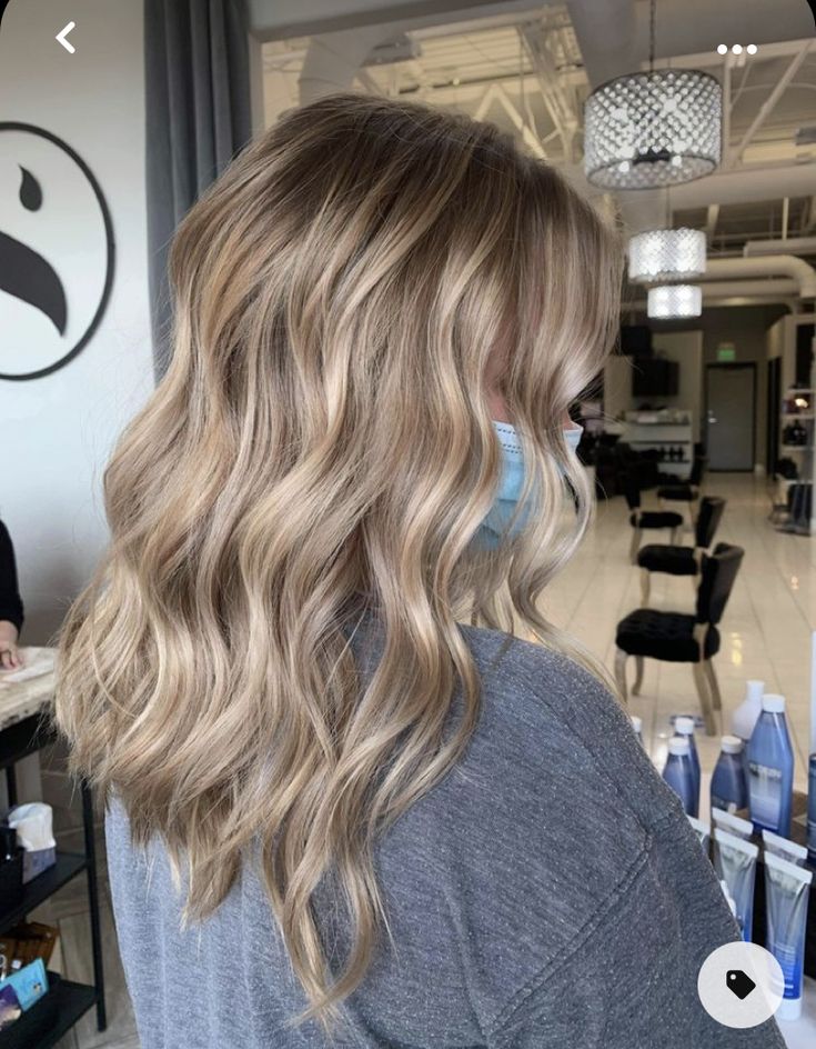 Hair Bayalage Brown To Blonde, Blond Bolyoge On Brown Hair, Beige Blonde Babylights On Dark Hair, Low Lights In Blonde Hair Fall, Bronde Balayage Champagne, Light Beige Brown Hair Highlights, Creamy Beige Balayage, Beige Bayalage Hair, Dusty Blonde Balayage