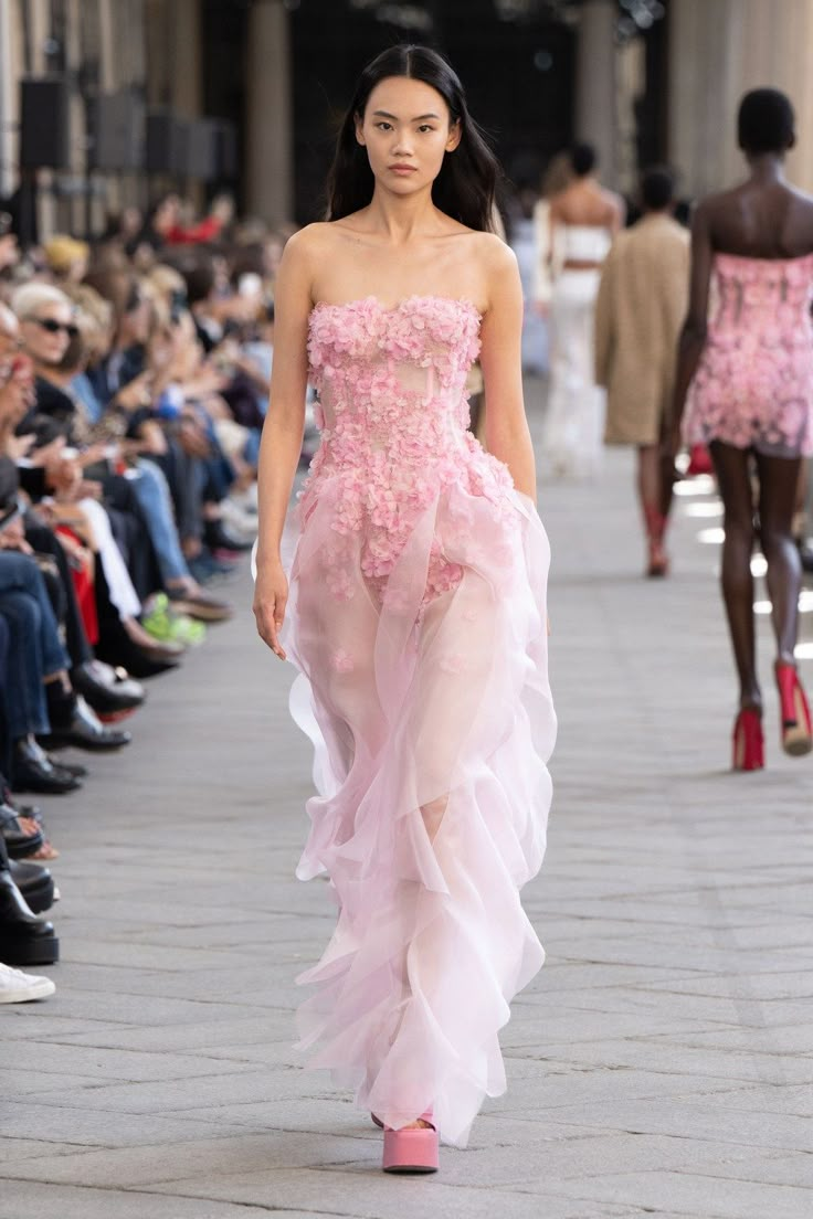 Ermanno Scervino RTW Spring 2024 Pink Runway, Runway Fashion Couture, Runway Outfits, Model Walks, Runway Dresses, Ermanno Scervino, Outfit Look, Glam Dresses, Spring 2024