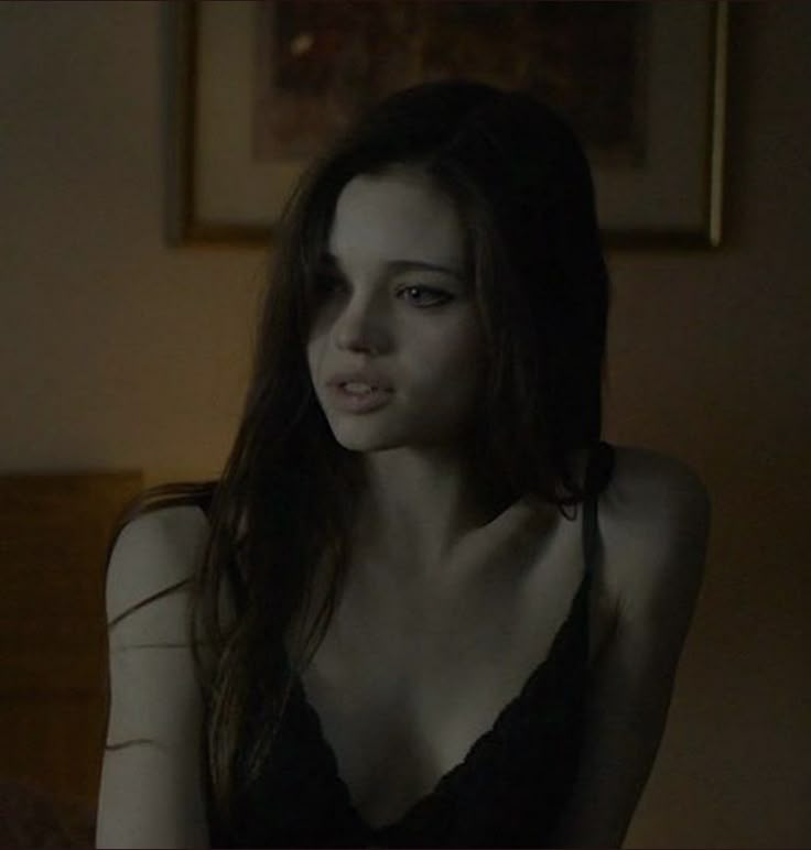 Fancasts Female, Dark Hair Face Claim, India Eisley Icons, Indiana Eisley, India Eisley Aesthetic, India Eisley Movies, Effy Aesthetic, Brunette Actresses, Movie Character