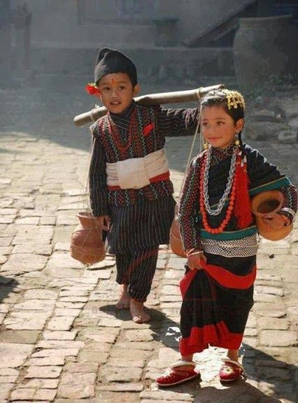 Lovely photo of children in traditional Newari outfits. Mustang Nepal, Nepal Clothing, Nepal People, Nepal Flag, Monte Everest, Nepal Culture, Dress For Baby Girl, Nepal Travel, Traditional Fashion