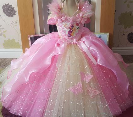 Ballerina Craft, Pink Bedroom Design, Frocks For Kids, Kids Dress Wear, Disney Princess Dresses, Kids Fashion Dress, Kids Couture, Gowns For Girls