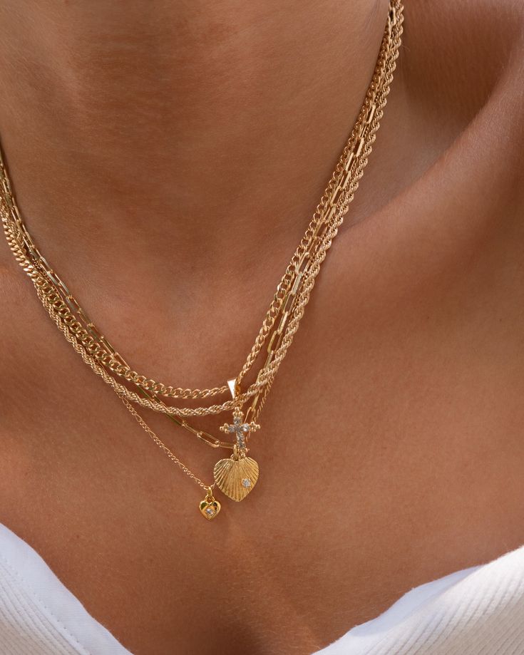 Multiple Piercings Earrings, Necklaces Layering, Dainty Necklace Gold, Dainty Cross Necklace, Dainty Necklaces, Jewelry Dainty, Dope Jewelry, Dainty Gold Necklace, Jewelry Lookbook