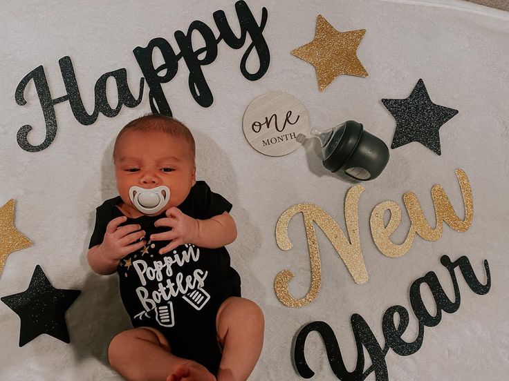 Monthly baby photos New Year Infant Photoshoot, New Years Infant Pictures, New Years Eve Baby Photoshoot, January Monthly Baby Picture, 3 Month Old Baby Pictures, Monthly Ideas, New Year Photoshoot, Baby New Year, Month Photos