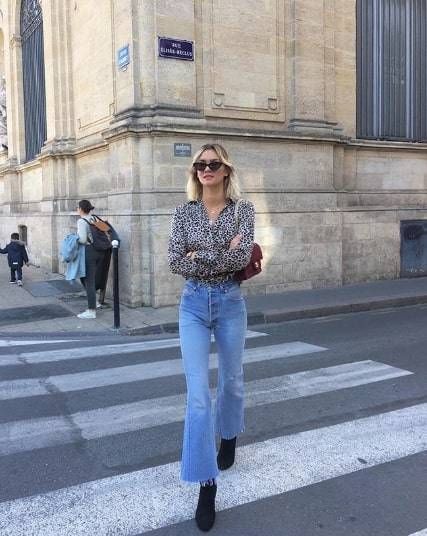 Light Blue Jeans Outfit, Style Année 80, Jeans Trend, Looks Jeans, Blue Jean Outfits, Jeans Claro, Rock Outfit, Comfy Jeans, Light Jeans