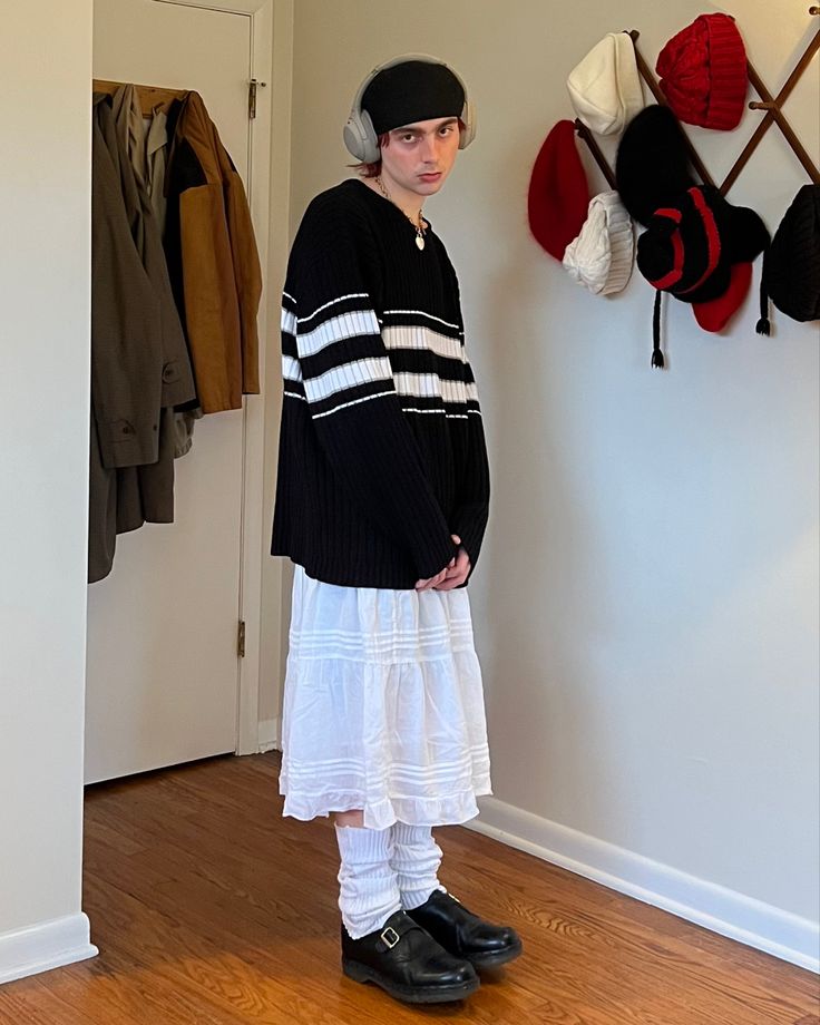 Maxi Skirt Outfit Masc, Men In Maxi Skirts, Men Skirt Outfits Aesthetic, Masculine Skirt Outfit, Masc Skirt Outfit, Feminine Guy Outfits, Men Skirt Outfits, Men In Skirts Fashion, Misunderstood Outfit