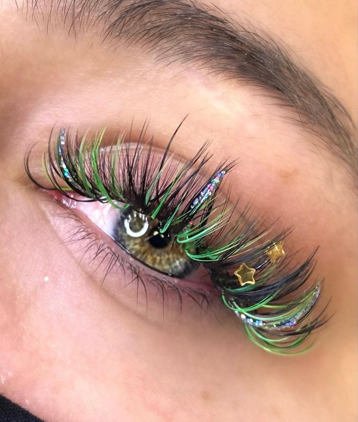 Colour Eyelash Extensions, Unique Eyelash Extensions, Lash Extensions With Glitter, Creative Lash Extensions, Halloween Lashes, Christmas Lash Extensions, Coloured Lashes, Wedding Eye Makeup, Lashes Fake Eyelashes