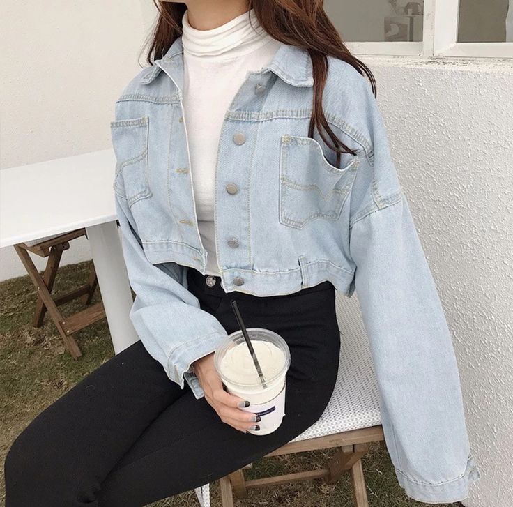 Denim Jacket Outfit, Korean Casual Outfits, Elegante Casual, Short Denim, Korean Girl Fashion, Ulzzang Fashion, Cropped Denim Jacket, Kpop Fashion Outfits, 가을 패션