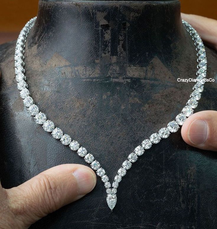 10X7 MM Pear Cut Moissanite Diamond Tennis Necklace, Iced Out Diamond Choker Dainty Wedding Necklace, 18k Gold Handmade Customized Necklace ✹✹𝐖𝐞𝐥𝐜𝐨𝐦𝐞 𝐭𝐨 𝐂𝐫𝐚𝐳𝐲𝐃𝐢𝐚𝐦𝐨𝐧𝐝𝐬𝐂𝐨✹✹ Detail about stones Moissanite & Simulated Stone: ----------------------------- Stone Shape: Pear Cut & Round Cut  Stone Size: 10x7 mm & 6 mm, 5.5 mm, 5 mm, 4.5 mm, 4 mm, 3.5 mm, 3 mm Weight: 36.46 TCW Color: Colorless Cut: Excellent Clarity: VVS ★ 𝑰𝒕𝒆𝒎 𝑫𝒆𝒕𝒂𝒊𝒍𝒔:- ☛ Metal Purity: Solid Gold (10 Silver Diamond Cut Necklace, Diamond Chokers, Platinum Necklace, Customized Necklace, Dainty Wedding, Bridal Jewels, Diamond Choker Necklace, Diamond Tennis Necklace, Moissanite Necklace