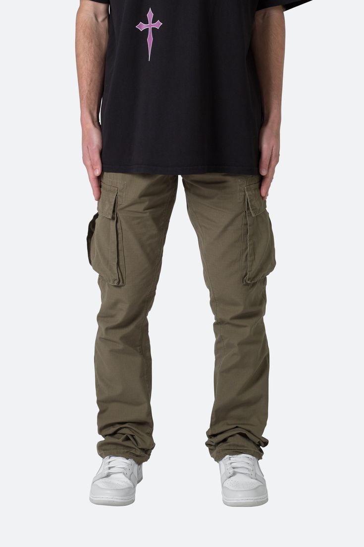 the Bootcut Cargo Pants are designed with our new B fit, which is slim through the thigh and features a slight flare at the leg opening and is constructed from washed twill, with a vintage wash, and finished with tonal self panelling. details flare at leg opening 100% cotton model is 6’1, 140 lbs and wears a size 30 Fitted Washed Straight Leg Cargo Jeans, Fitted Straight Leg Washed Cargo Jeans, Urban Style Washed Full-length Bottoms, Urban Style Full-length Washed Bottoms, Urban Style Full Length Washed Bottoms, Green Washed Streetwear Bottoms, Fitted Casual Cargo Pants, Green Washed Bottoms For Streetwear, Urban Full-length Cargo Pants With Five Pockets