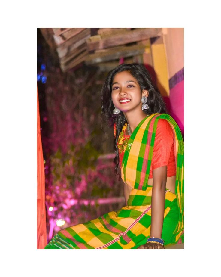 Santali Traditional Photo, Indian Bride Photography Poses, Traditional Photo, Bride Photography Poses, Girly Girl Outfits, Screen Background, Screen Video, Baby Pigs, Photo Pose Style