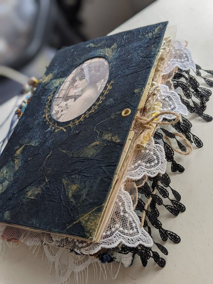 #junkjournal #artjournal Victorian Junk Journal, Junk Journal Cover Ideas, Victorian Journal, Journal Painting, Junk Journal Covers, Boho Journal, Journal Cover Ideas, Diary Covers, Junk Journal Ideas