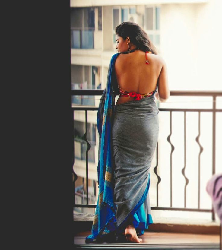 back less Suta Saree, Backless Blouse Designs, Indian Saree Blouse, Indian Saree Blouses Designs, Ladies Blouse Designs, Indian Fashion Saree, Saree Models, Stylish Sarees, Saree Look