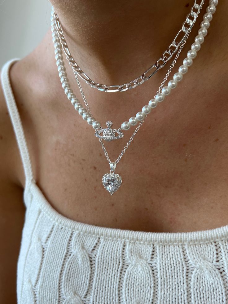 #aesthetic #silver #necklace #love Many Necklaces Aesthetic, Trendy Necklaces Silver, Silver Nackles Aesthetic, Accesories Aesthetic Silver, Silver Necklaces Stacked, Expensive Necklace Aesthetic, Pretty Necklaces Silver, Blonde Silver Jewelry, Silver Jewelry Trends 2023