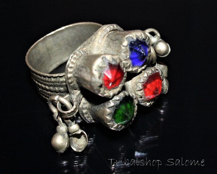 Vintage kuchi ethnic tribal nomad ring with colorful glass jewels in raised settings and bells.  US 9, Weight 14 g  For more tribal nomad rings visit my shop neemaheTribal here on Etsy:  https://www.etsy.com/shop/neemaheTribal/items?ref=seller-platform-mcnav&section_id=16580308 Ring Bezel, Jewelry Turquoise, Funky Jewelry, Ring Vintage, Gorgeous Earrings, Metal Beads, Turquoise Jewelry, Boho Hippie, Vintage Rings