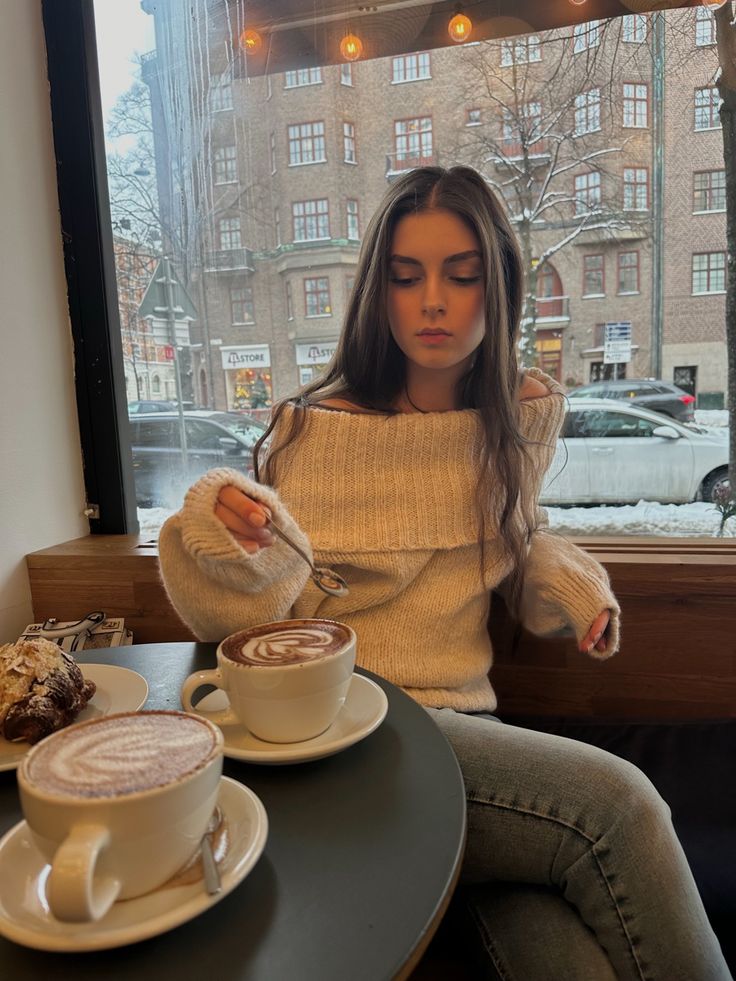 Poses At Coffee Shop, Winter Coffee Outfit, Pictures In A Coffee Shop, Instagram Picture Ideas Winter At Home, Going For Coffee Outfit, Cozy Picture Ideas, Rainy Day Coffee Shop Outfit, Shopping Photoshoot Ideas, Coffee Date Winter Outfit