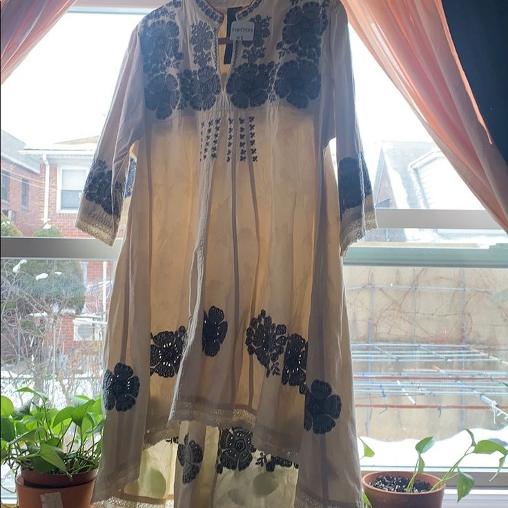 Brand New Free People Hand Embroidered Dress- Really Excellent Quality And Craftsmanship- Thought Of Wearing This At A Friends Wedding But Never Reached Out For This- And I Think The Style Doesn’t Suit Me Anymore! This Are Made So Well- Some Tiny Tiny Stains As Seen In The Pic- Xs But Oversized So It Would Fit A Small Or A Medium Free People Sweater Dress, Crochet Summer Dresses, Embroidered Midi Dress, Midi Wrap Dress, Friends Wedding, Lace Slip Dress, Sparkle Dress, Apron Dress, Boho Lace