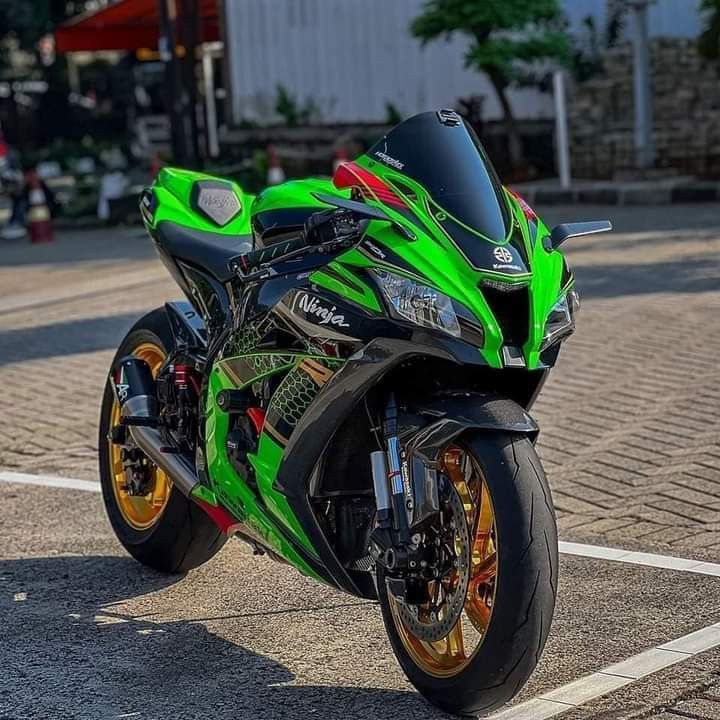 a green and black motorcycle parked on the street