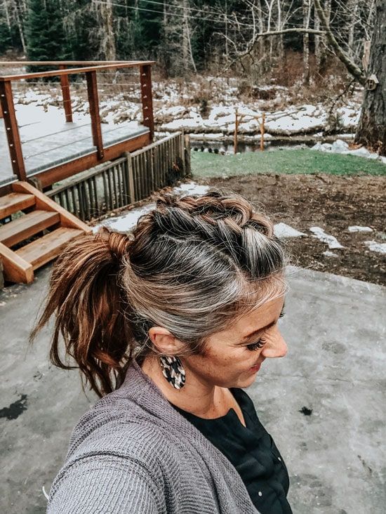 Amanda switched to an all-natural lifestyle in her early 30s, and that inspired her to embrace her natural grey hair. She has some of the most fun and inspiring gray hair transition photos I've ever seen. Check them out if you are thinking about ditching the dye! #grayhair #greyhair #grombre Gray Transition, Witchy Hair, Long Grey Hair, Hair Glamour, Gray Hair Transition, Grey Hair Transformation, Ashy Blonde, Gorgeous Gray Hair, Grey Hair Inspiration