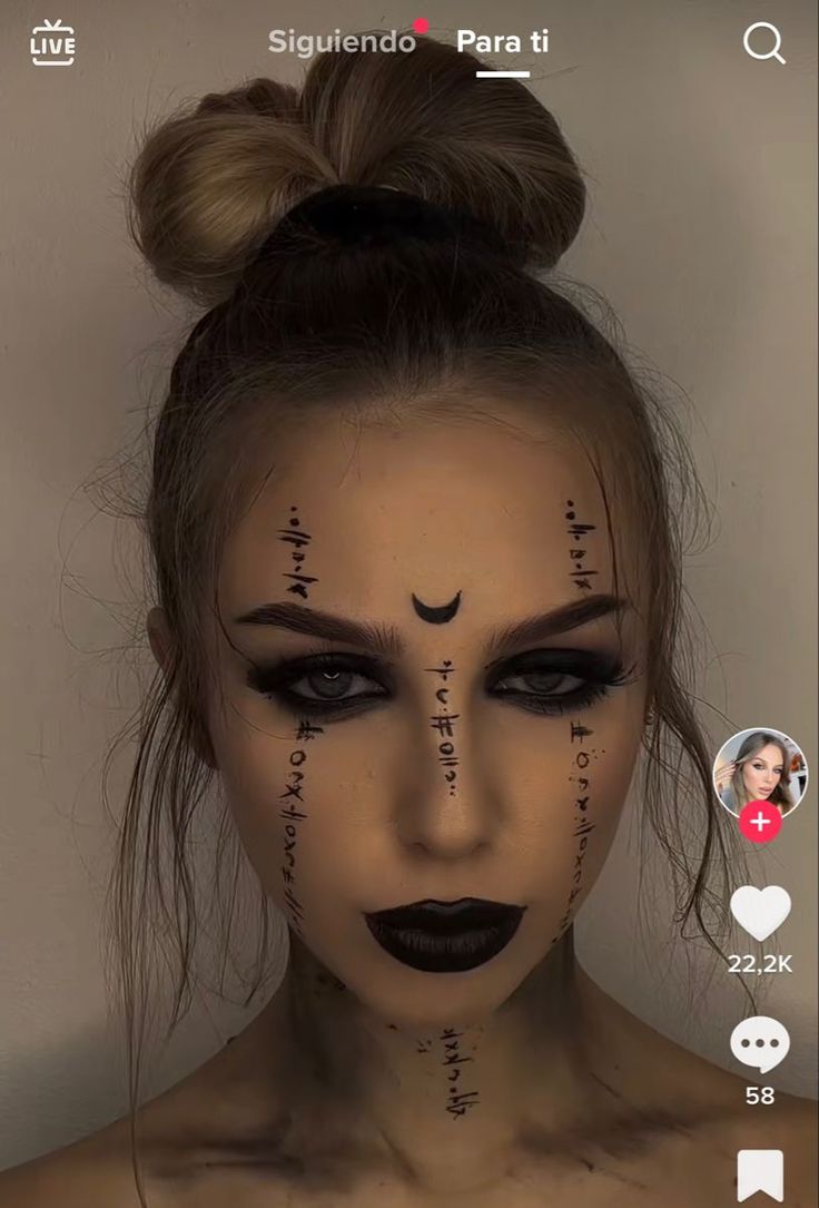 Cool Witch Makeup Ideas, Satanic Witch Costume, Halloween Make Up Witches, Dark Witch Costume Makeup, Witch Makeup Simple, Hekate Costume, Seer Makeup, Halloween Make Up 2024, Halloween Witch Makeup Looks