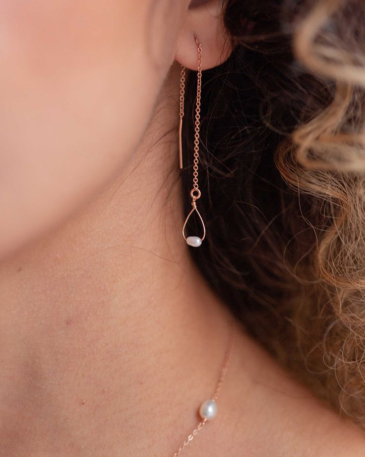 Close model view of the Bria Threader Earrings in rose gold. Affordable Silver Sterling Threader Earrings, Cheap Dangle Threader Earrings For Gifts, Diy Threader Earrings, Threading Earrings, Threader Earrings Gold, Thread Earrings, Threader Earrings, Rose Gold Earrings, Silver Jewellery