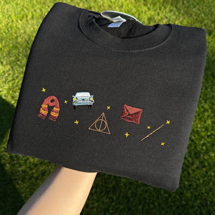 ♡ MESSAGE FOR YOU ♡ Introducing embroidered sweatshirt and embroidered shirt with embroidery on Fantasy and Magic themes. Perfect for fans of the school of magic and wizardry as a birthday gift, Christmas gift, or New Year gift. PRODUCT DETAILS We use the Gildan brand as blanks. 🔹SWEATSHIRTS: Classic fit, 50% cotton / 50% polyester, 271 GSM, fleece inside. 🔹T-SHIRTS: Classic fit, 100% cotton, 205 GSM. The white T-shirt is slightly see-through. Please check the SIZE CHART before purchasing. Unisex sizing - similar to men's sizes, so it might be a bit larger than standard women's sizes. If you prefer a more oversized look, consider sizing up. HOW TO ORDER 🔹Browse through all the photos to familiarize yourself with the product and read the listing description; 🔹Select the color and size o Shirts With Embroidery For Men, Funny Embroidered Sweatshirt, Custom Embroidery Ideas, Men’s Embroidered Sweatshirt, Slytherin Gifts, Embroidery Harry Potter, Embroidered Sweatshirt Ideas, Embroidered Gifts Ideas, Embroidery Designs Sweatshirt