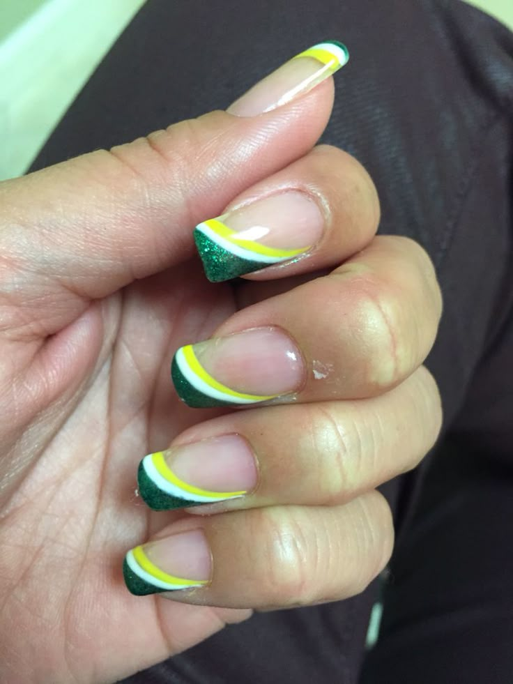 Green Yellow Ombre Nails, Packer Nails Green Bay, Oregon Duck Nails Designs, Greenbay Packer Nails, Oregon Ducks Nails, Green And Yellow Nails Design, Green Nails Heart, Green Bay Packers Nail Art, Green Yellow Nails