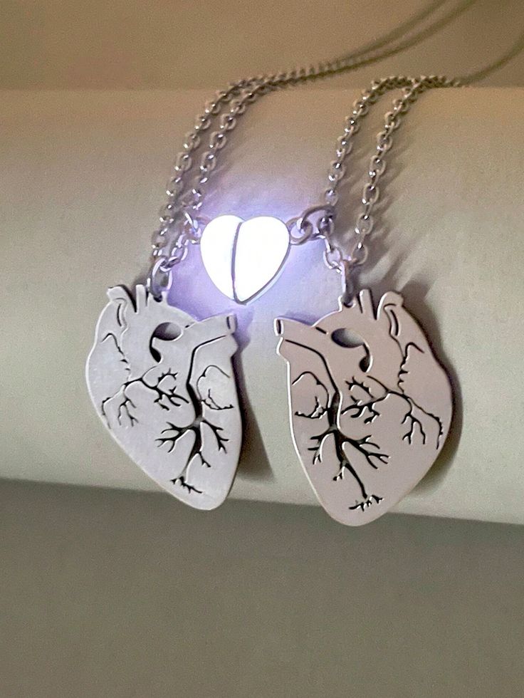 2pcs/Set Couples Retro Heart Love Glow In The Dark Stainless Steel Chain Charm Necklace For Couple Student Best Friend Or Valentine's Day Gift Multicolor    Zinc Alloy     Women Fashion Jewelry, size features are:Bust: ,Length: ,Sleeve Length: Couple Necklaces Aesthetic, Best Friend Rings, Retro Heart, New Wallpaper Iphone, Friend Rings, Couple Necklaces, Watches Women Fashion, Stainless Steel Chain, San Valentino