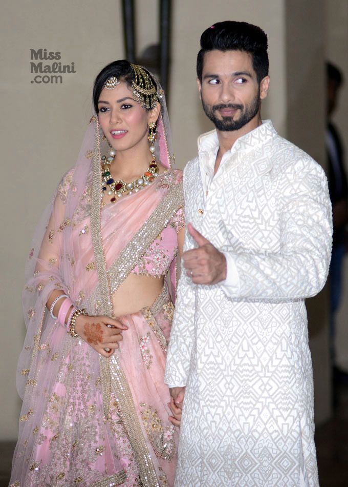 Shahid and Mira Mira Rajput Wedding, Rajput Saree, Shahid Kapoor Wedding, Rajput Wedding, Rajasthani Bride, Western Gown, Peach Saree, Mira Rajput, Bridal Necklace Designs