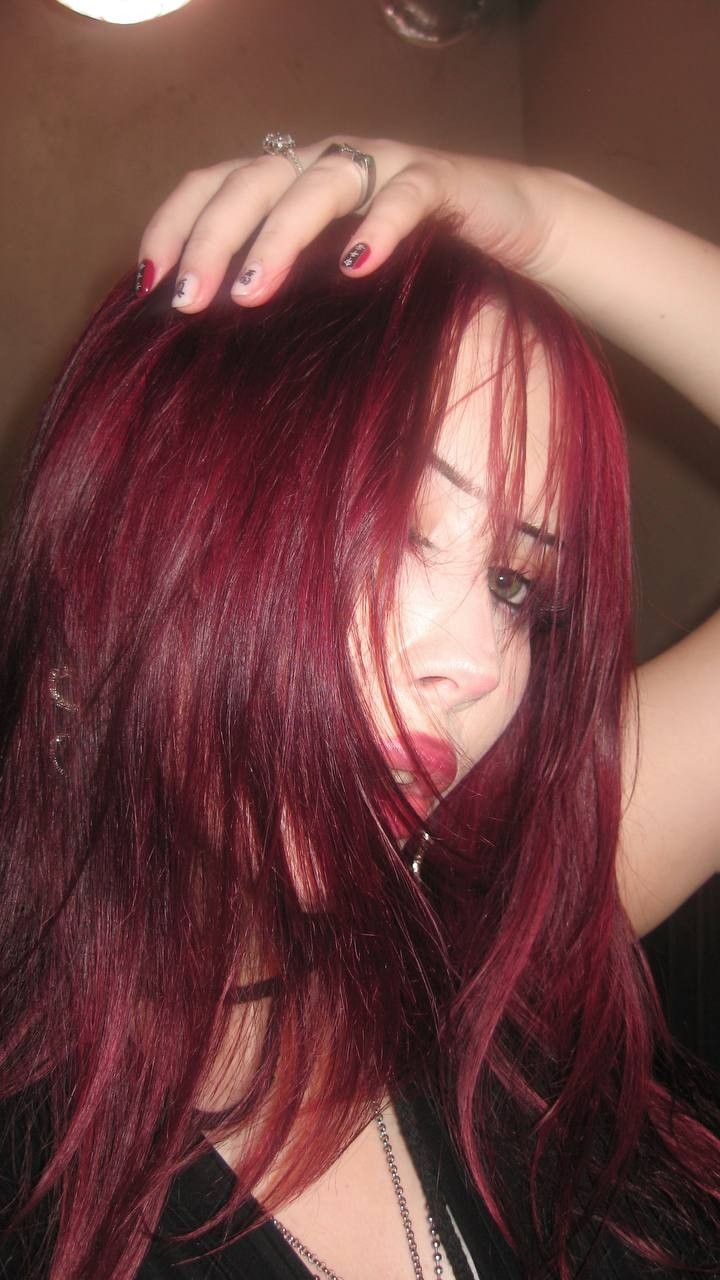 Red Profile, Red Hair Inspo, Wine Hair, Cherry Hair, Dark Red Hair, Hair Streaks, Dyed Hair Inspiration, Pretty Hair Color, Hair Stylies