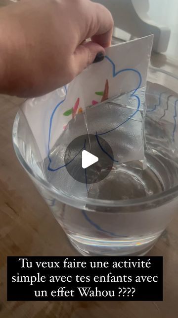 Sharon recettes faciles et familiales on Instagram: "😱 Réfraction de la lumière 😱 Aujourd’hui on vous propose une activité scientifique autour de la réfraction de la lumière ! Et quoi de mieux que de faire un arbre de printemps ! C’est quoi la réfraction ? C’est la courbure de la lumière ! La lumière se réfracté en passant d’un materiel à un autre. La lumière qui doit atteindre le dessin se reflète dans l’eau et n’atteint pas vos yeux. ⚠️ il faut se mettre au dessus de votre contenant car sinon vous ne pourrez pas voir ce phénomène ! Alors vous trouvez ça comment ? . . #science #activitescientifique #activiteenfant #activitemanuelle #activité #activitemontessori #activitecreative #activiteenfants #activiteprimaire #primaire #maternelle #montessori #montessorialamaison #montessori Kindergarten, Science, On Instagram