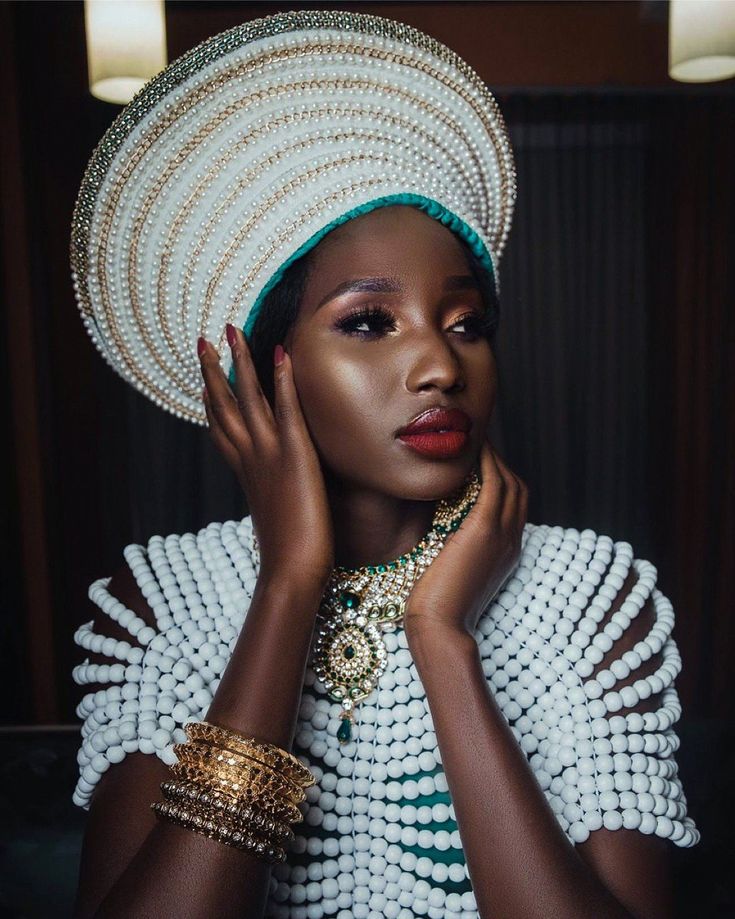 Beautiful gold bangles sold as singles Lazy Day Hairstyles, African Royalty, Black Consciousness, Character Inspo, Instagram S, African Style, African Jewelry, Gold Bangle, African Hairstyles