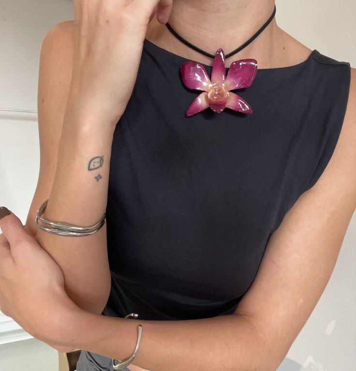 Flower Necklace Outfit, Orchid Necklace, Orchid Jewelry, Necklace Outfit, Nail Jewelry, Dope Jewelry, Suede Cord, Funky Jewelry, Jewelry Lookbook