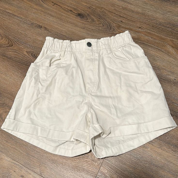 White/Off-White Colors Shorts From H&M - Nwt, Too Late To Return - Paper Bag Waist With Button Detail - Perfect Summer Short Beige Cotton Paperbag Waist Shorts, White Paperbag Waist Casual Bottoms, Trendy Cream Cotton Shorts, Trendy White Bottoms From H&m, H&m Cotton Bottoms For Day Out, H&m High-waisted Cotton Shorts, H&m Casual High-waisted Shorts, Trendy White H&m Bottoms, White Cotton Bottoms By H&m