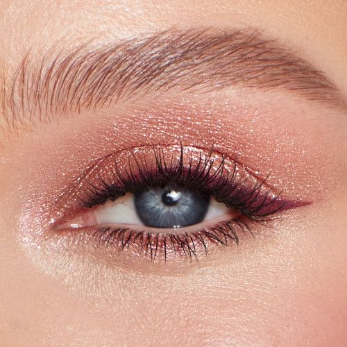 Bridal Pink Eye Makeup, Pink Eye Wedding Makeup, Bridal Makeup Sparkle, Pink Eyeshadow For Blue Eyes, Birthday Makeup Inspiration, Rose Gold Makeup Looks Prom, Maquillage Rose Gold, Bridesmaid Makeup Hooded Eyes, Light Party Makeup