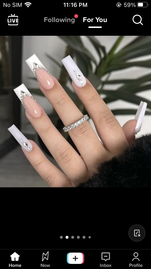 Latina White Nails, Copy And Paste Nails, Latina Nails White, Nail Latina, Latinas Nails, White Nails With Jewels, Latina Acrylic Nails, Baddy Nails, Baddie Princess