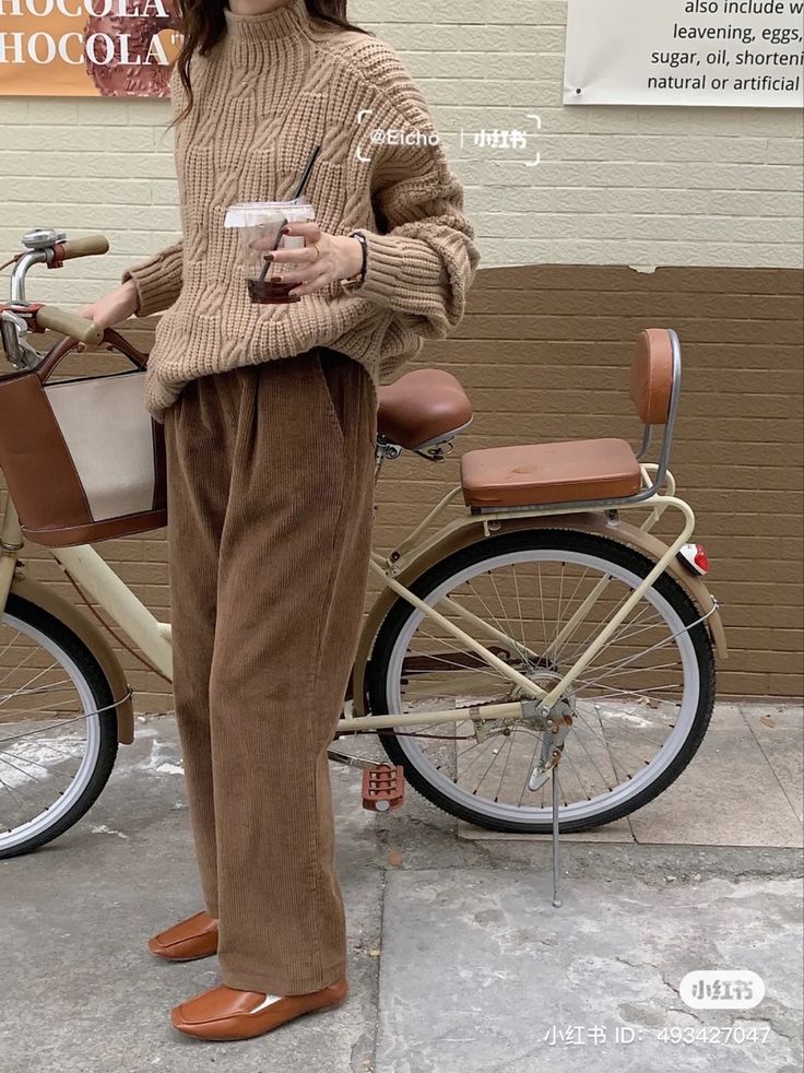 Vintage Corduroy Pants Outfit, Courdory Pants Outfits Brown, Brown Cord Pants Outfit, Corduroy Pants Aesthetic, Brown Velvet Pants Outfit, Velvet Sweatpants Outfit, Tan Corduroy Pants Outfit, Velvet Pants Outfit, Brown Pants Outfit