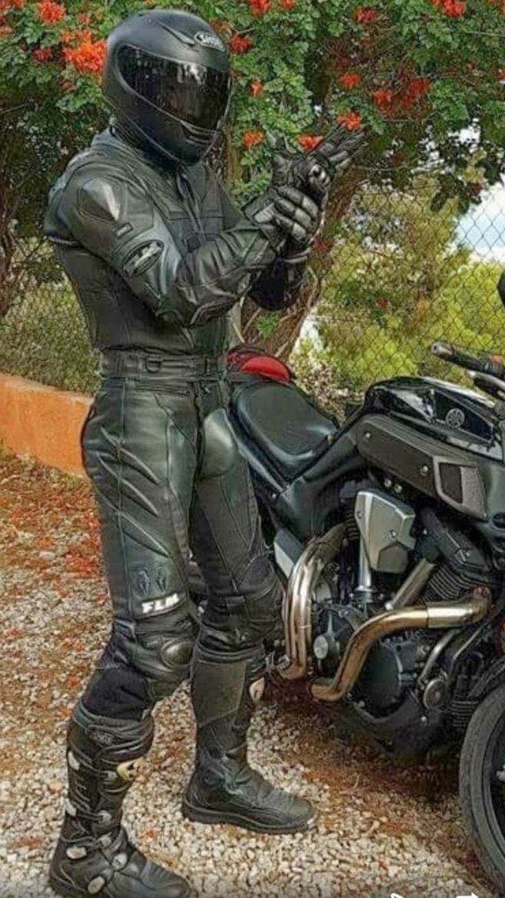 Motor Cycle Outfit, Motorcyclist Outfit, Gay Motorcycle, Motorbike Outfit, Motorcycle Gear Mens, Motorcycle Suits Men, Pup Play, Biker Guys, Motorcycle Leathers Suit