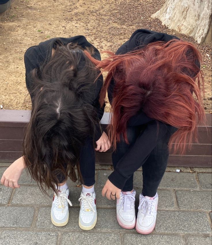 Red Hair And Brunette Friends, Two Redheads Friends, Red Hair And Brown Hair Best Friends, Brown Hair And Black Hair Duo, Red Hair And Black Hair Duo, Red Head And Brunette Couple, Ginger And Brunette Friends Aesthetic, Red Brunette, Friendship Photoshoot