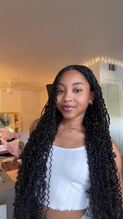 Ariah 🫶🏽 on TikTok Water Wave Hairstyles With Braids, Waterwave Twists, Xs Passion Twists, Water Wave Twists, Passion Twist Brown, Wavy Twists, Brown Passion Twists, Small Passion Twists, Twists With Extensions