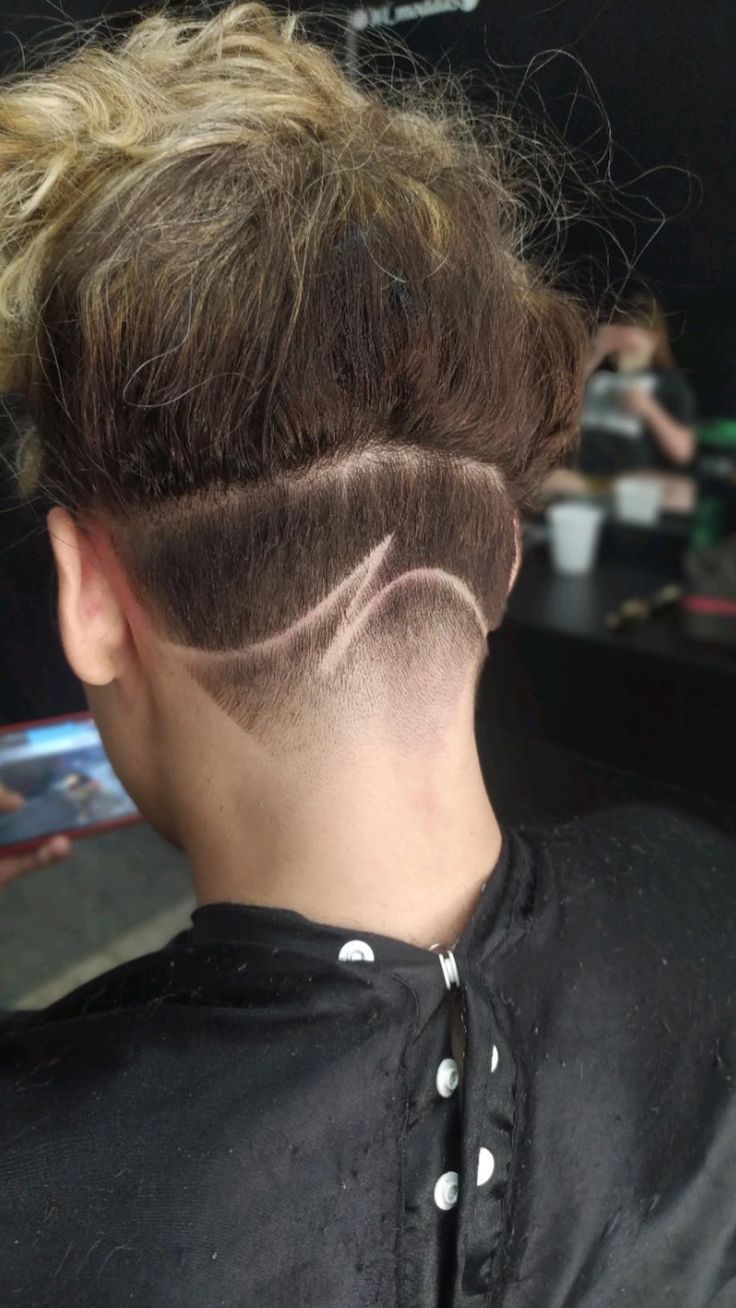 Undercut With Design Woman, Womens Undercut Designs, Under Cut Designs, Undershave Designs, Girl Undercut Design, Under Hair Shaved, Shaved Undercut Designs, Tattoo Hairline, Female Undercut Long Hair