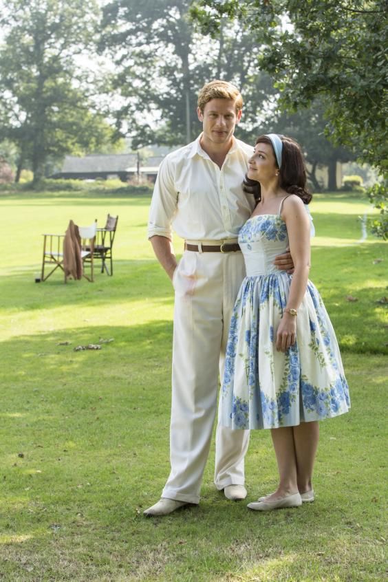 Morven Christie in Grantchester, Series 3 Tv Clothes, Fashion 50s, Septième Art, Dapper Day, Costume Drama, 50s Dresses, Fashion Mistakes, Fashion Couple, Couple Outfits