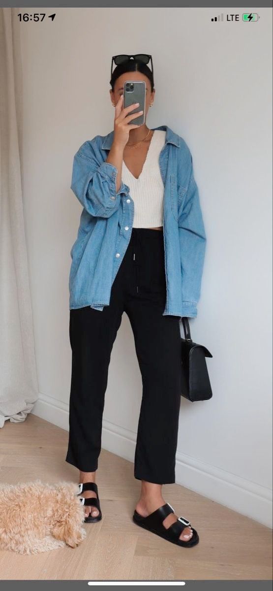 Sheer Blouse Work Outfit, Chic Leisure Outfits, Chambray Shirt Street Style, Pants For Straight Body Type, 70degree Weather Outfit, Styling Black Wide Leg Pants Casual, Plus Size Fashion Summer Casual, Instagram Fall Outfits, Minimalist Tomboy Style