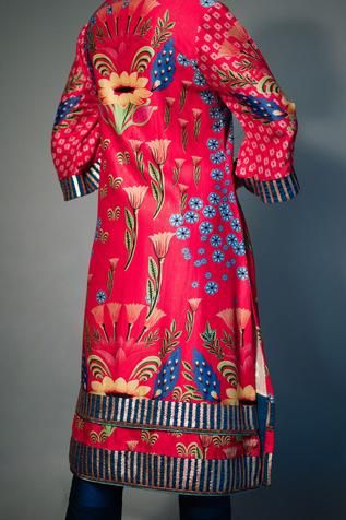 Shop for Saksham Neharicka Red Chanderi Printed Kurta for Women Online at Aza Fashions Red Kurta, Kurta For Women, Straight Kurta, Womens Tunics, Aza Fashion, Button Placket, Three Quarter, Round Neckline, Knee Length