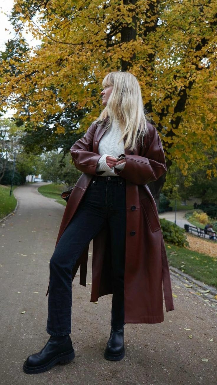 Burgundy Coat Outfit, Leather Coat Outfit, Burgundy Trench Coat, Red Leather Coat, Long Coat Outfit, Trench Coat Outfit, Leather Coats, Dramatic Style, Long Leather Coat